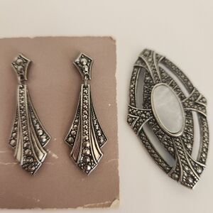 AVON 1987 "Victorian Elegance" Silvery Art Deco 1 3/8" Drop Earrings & Brooch